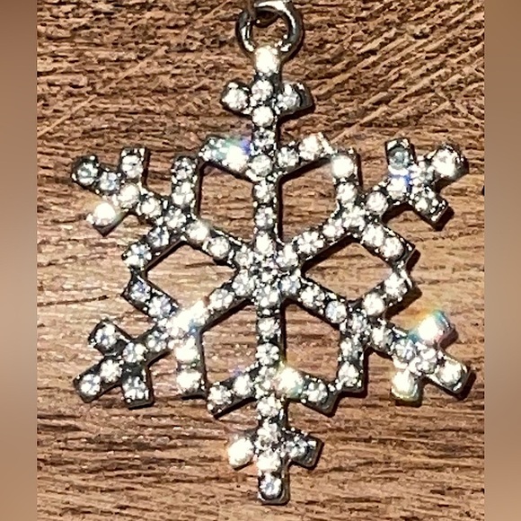 Snowflake Dangle Earrings NEW Sparkles Rhinestone Silver-Tone Long Duster - Picture 3 of 6